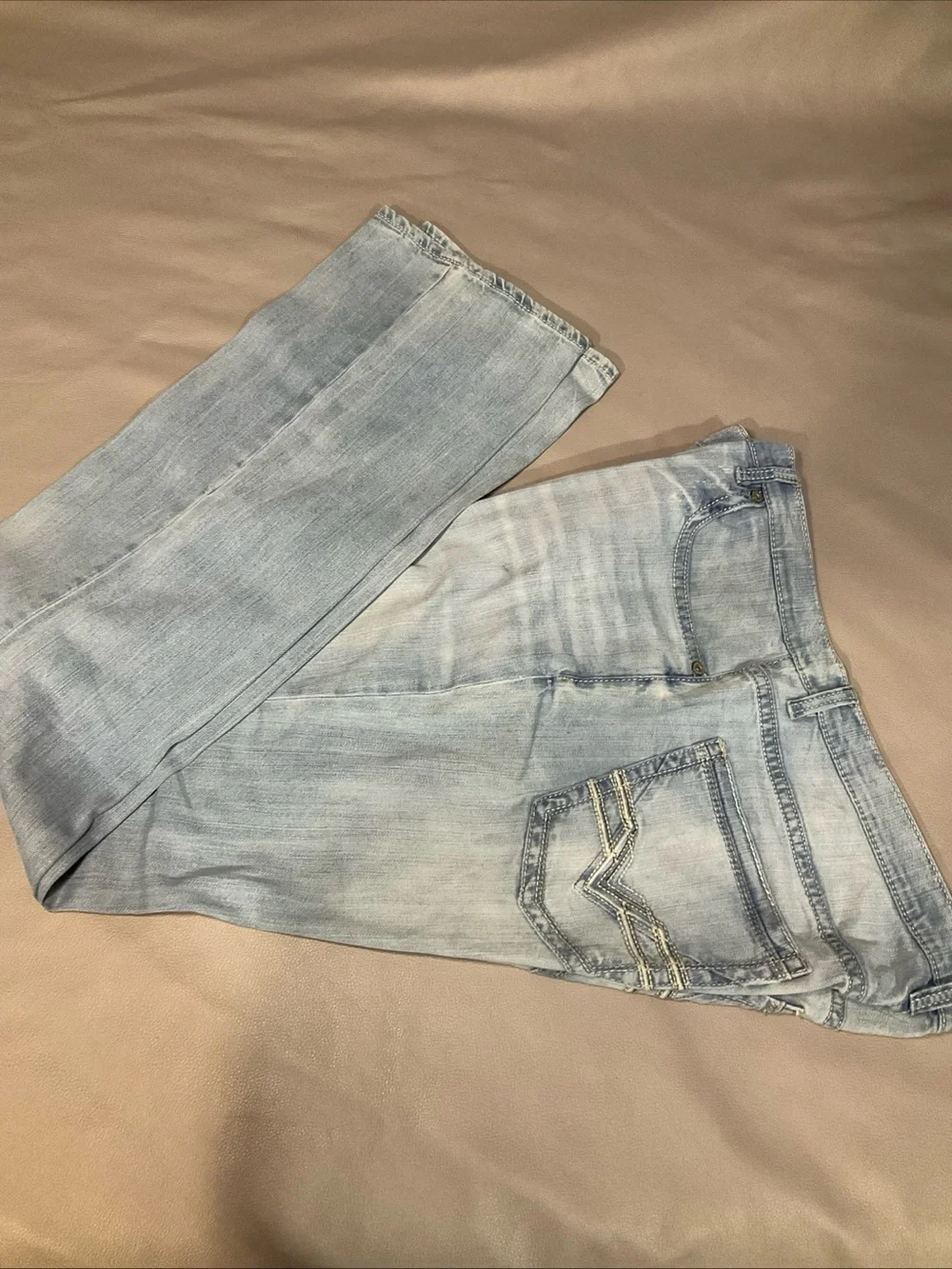 BKE Men's Relaxed Light Wash Blue Jeans